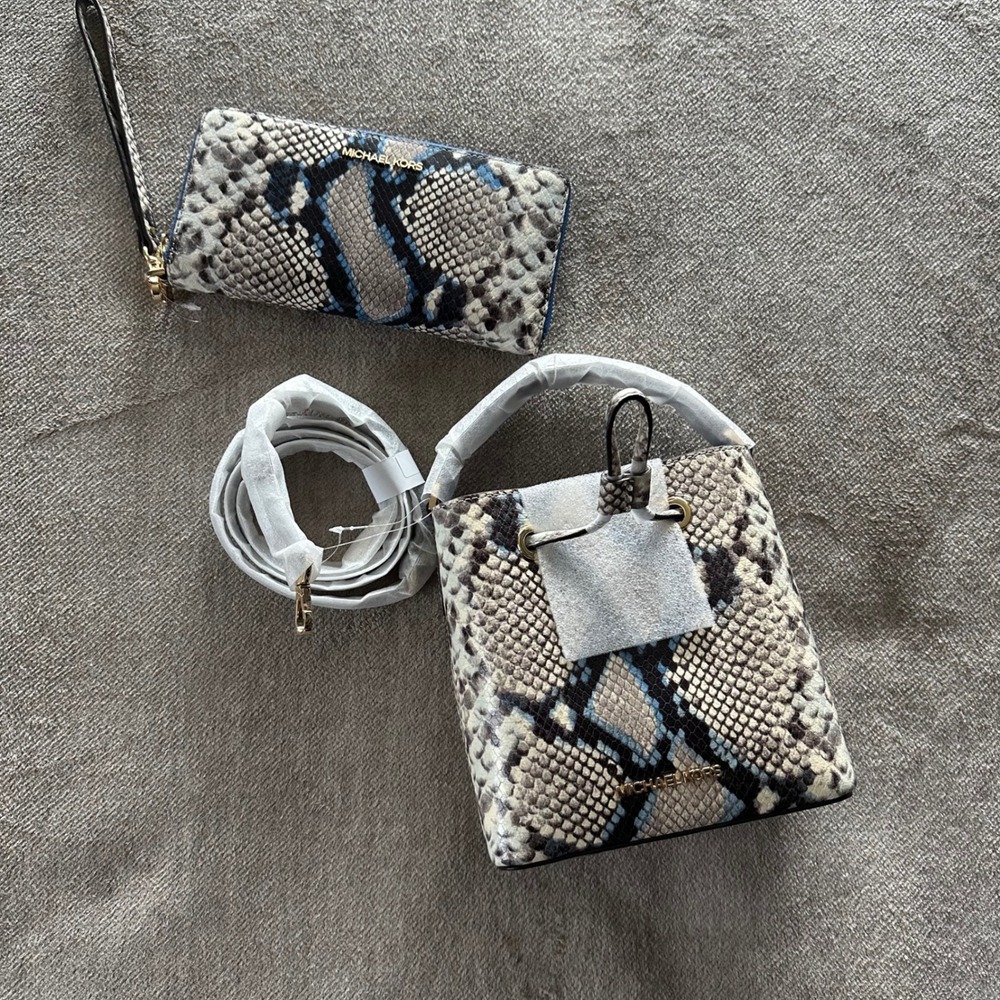 Michael Kors Snakeskin Embossed Bucket Bag and Wristlet Set Blue - Picture 1 of 14